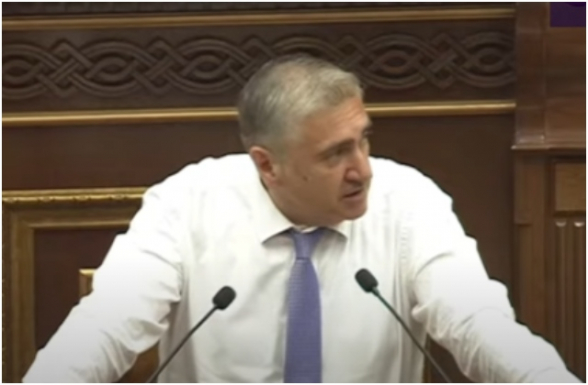 Քաղաքացուն էլի ճզմում եք․․․ էս ի՞նչ եք անում, ի՞նչ է ձեր ուզածը․ Արթուր Խաչատրյանը՝ ՔՊ-ին (տեսանյութ)